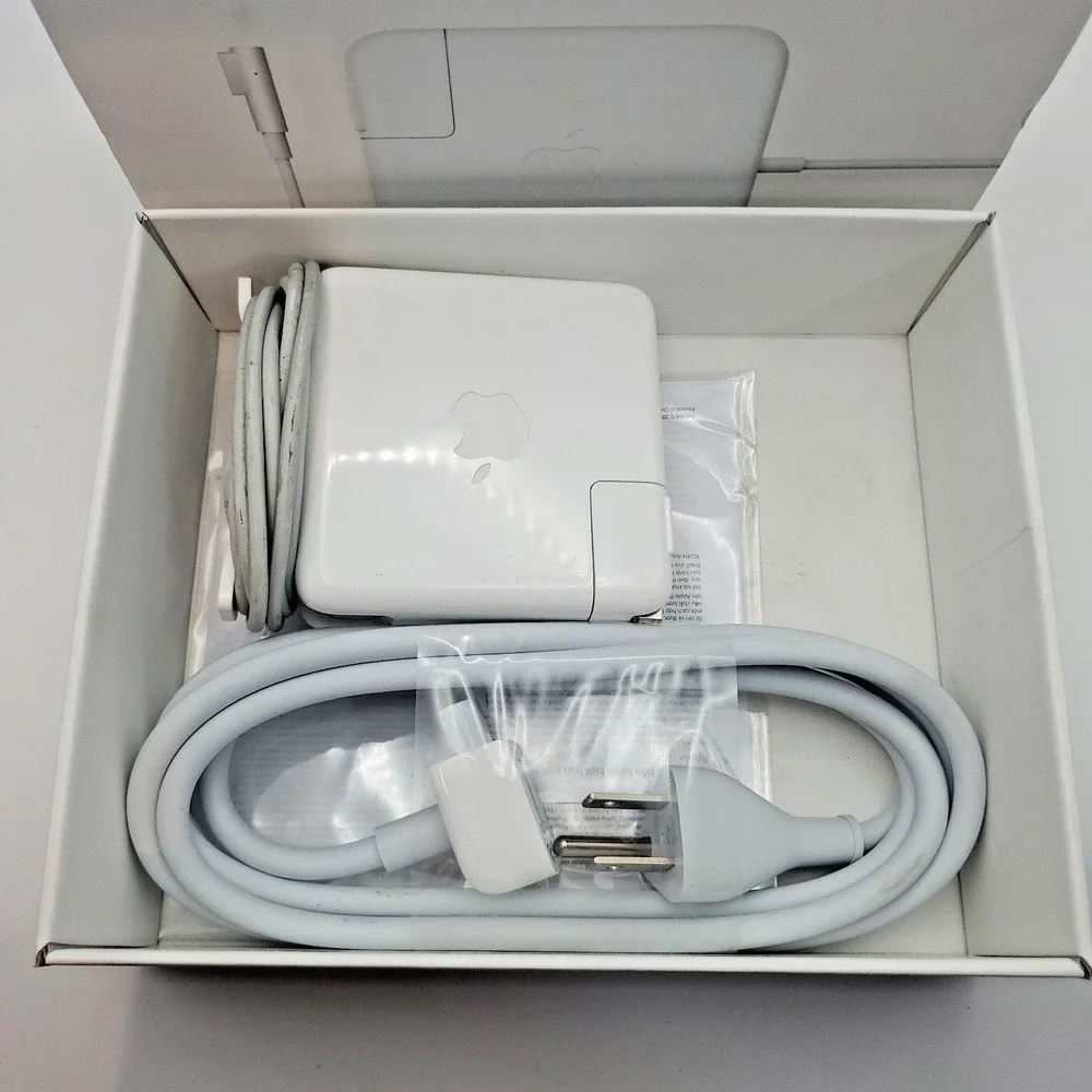 Apple 85w MagSafe Power Adapter MC556ll/B w/ Original Packaging CIB